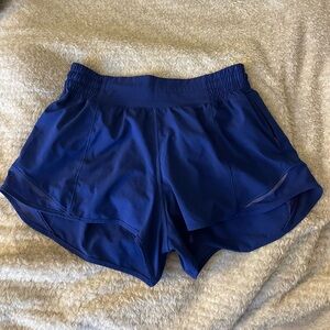 Lululemon 2.5 hotty hot shorts